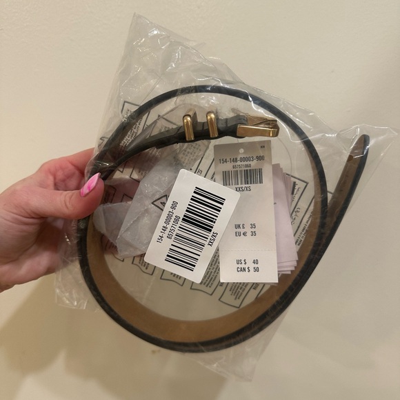 Classic Black Leather Belt with Gold Buckle Abercrombie & Fitch - Picture 2 of 5